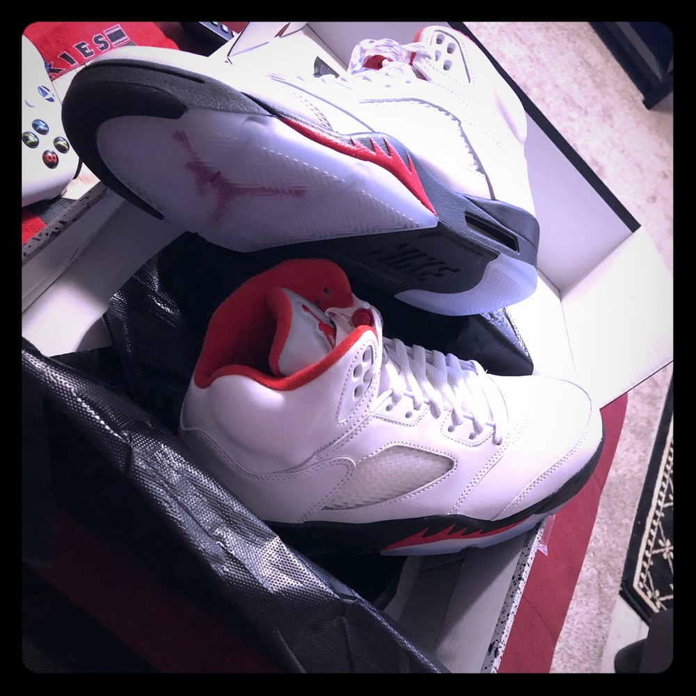 Jordan retro 🔥 fire reds